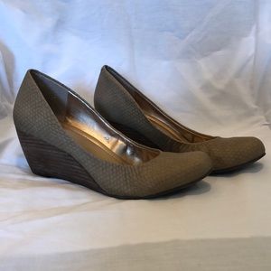 Taupe Wedge